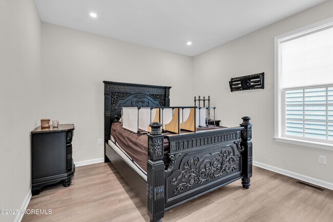 Building Photo - 317 Tulip Ct