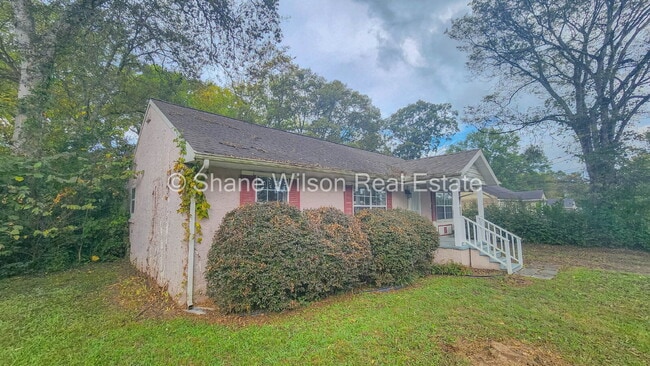 Building Photo - Comfortable 3 bedroom/ 1 bathroom home for rent.  Quiet neighborhood and lovely back yard and dec...