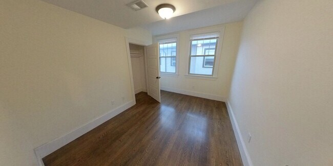 Building Photo - 27 Commonwealth Terrace