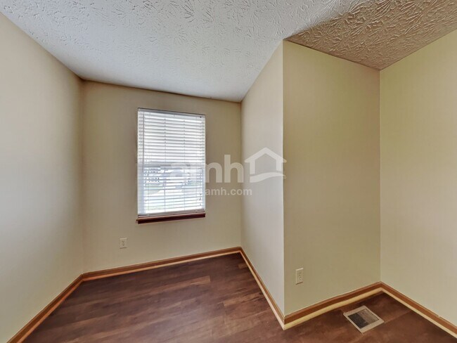 Building Photo - 998 Canary Creek Dr