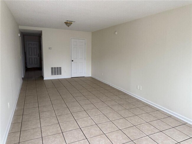 Building Photo - 890 E Cherry St