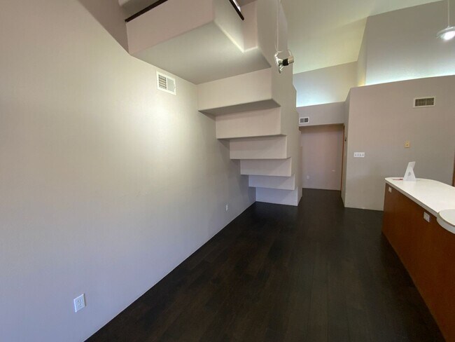 Building Photo - 3 Bedroom Townhome Available Near Eubank Blvd NE & Montgomery Blvd NE!
