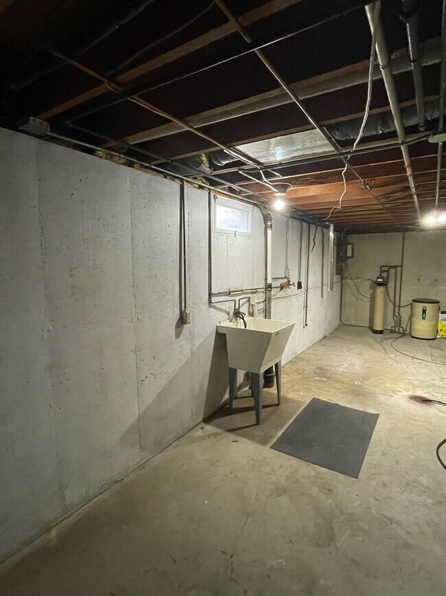 Building Photo - 1006-1006 N Sumac Dr