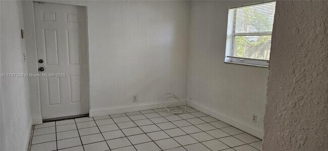 Building Photo - 1408 SW 9th Ave