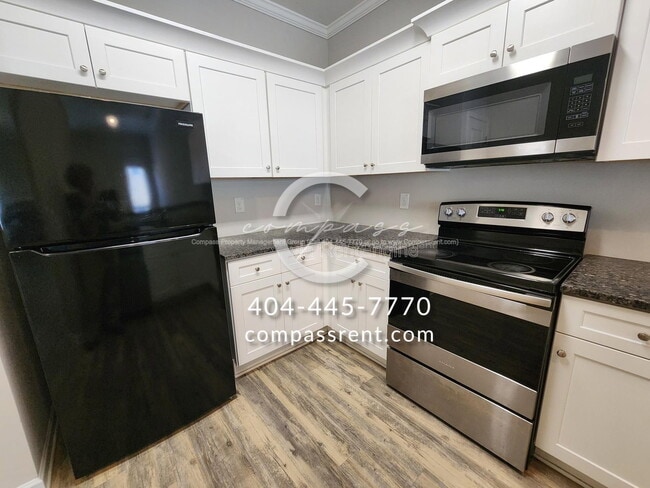 Building Photo - 206 Lyndon Wy NW