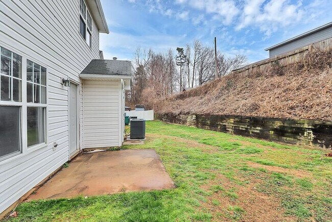 Building Photo - Charming 3BD/2.5BA Home in Matthews, NC!