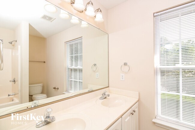 Building Photo - 2309 Glen Cove Way