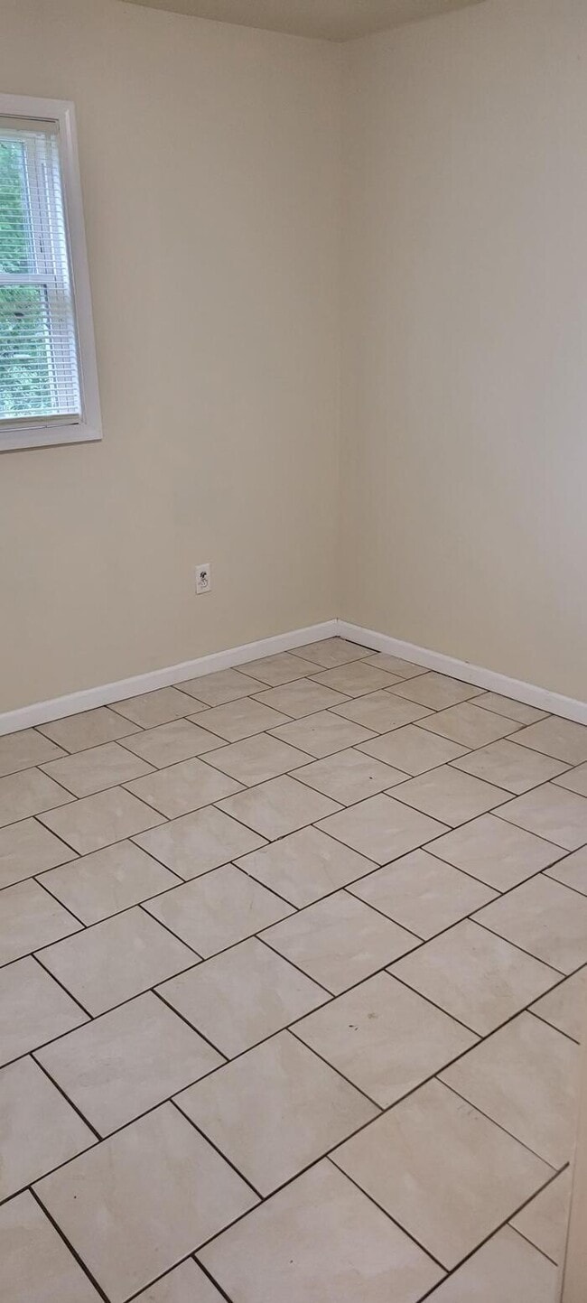 Building Photo - 1040 Matthews St