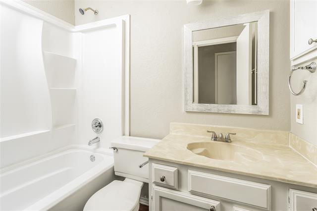 Building Photo - 930 Boxwood Dr