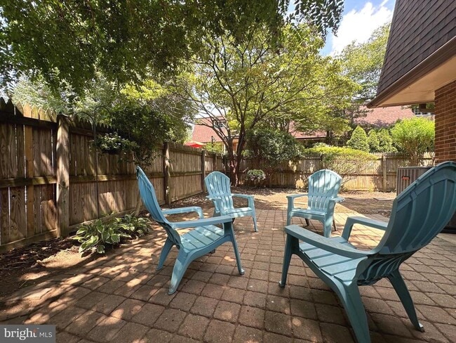 Building Photo - 411 Hampton Ct