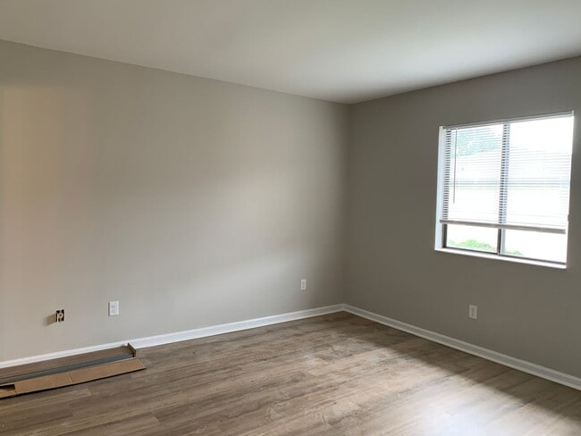Building Photo - 3730B St Johns Ct