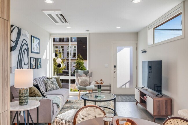 Building Photo - 4205 Evanston Ave N