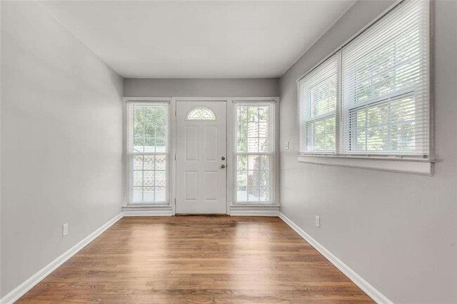 Building Photo - 799 Marstevan Dr NE