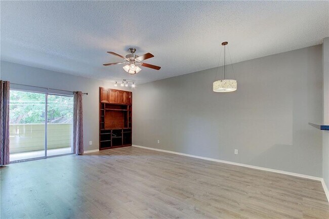 Building Photo - 808 W 29th St