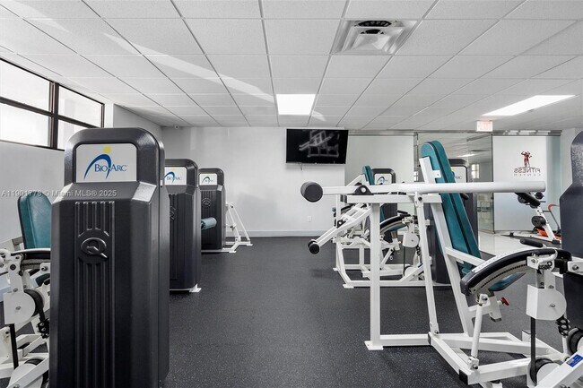 Building Photo - 600 Parkview Dr