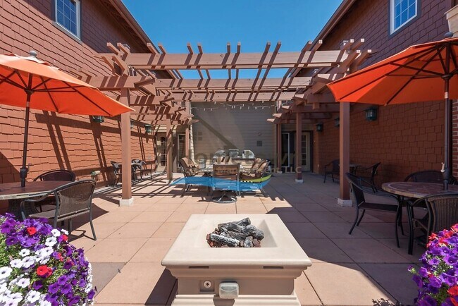 Building Photo - Two Bed, Two Bath Luxury Riverstone Condo!