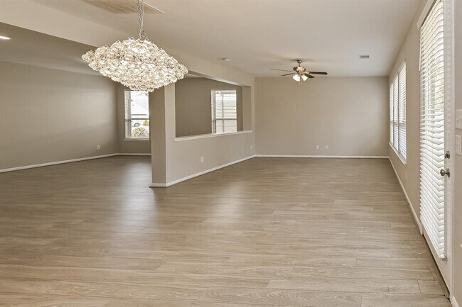 Building Photo - 14350 Persimmon Woods Dr