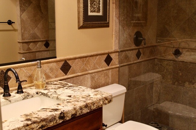 Building Photo - 2 bedroom Golf course Condo