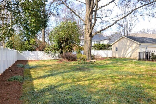 Building Photo - 1310 Ferncliff Rd