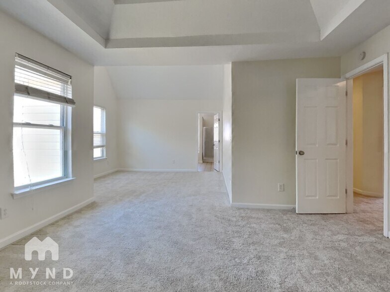 Building Photo - 6099 Trotters Cir