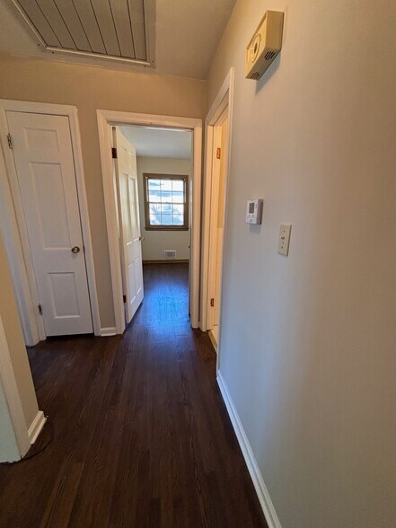 Hallway - 4317 S Canterbury Pl