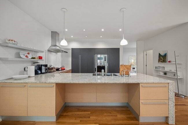 Building Photo - 35 Thornberry Rd