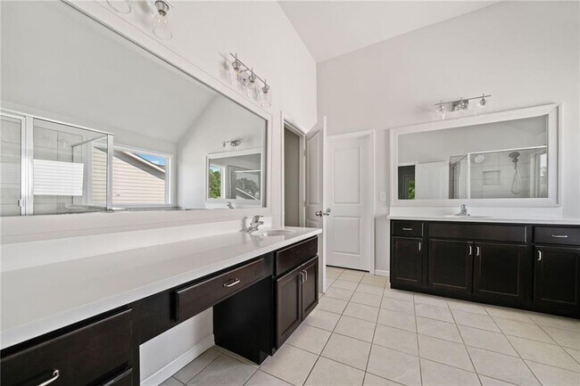 Building Photo - 4180 Woodwind Dr