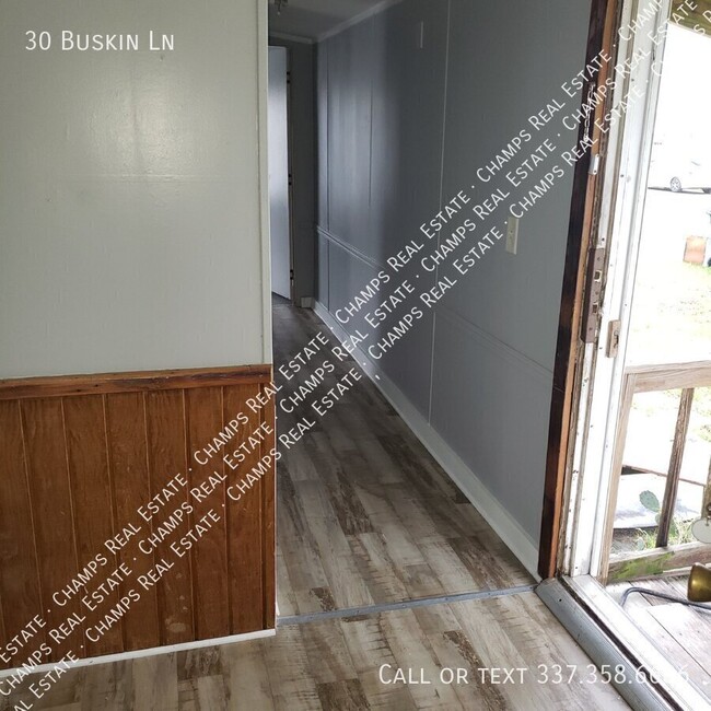 Building Photo - 3 Bed/2 Bath Home on Buskin Ln - Great Loc...