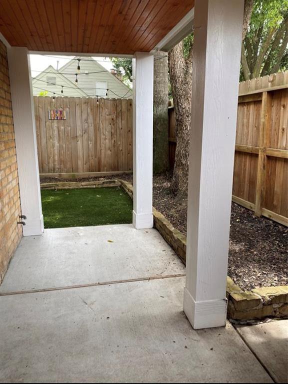 Building Photo - 10301 Briar Forest Dr