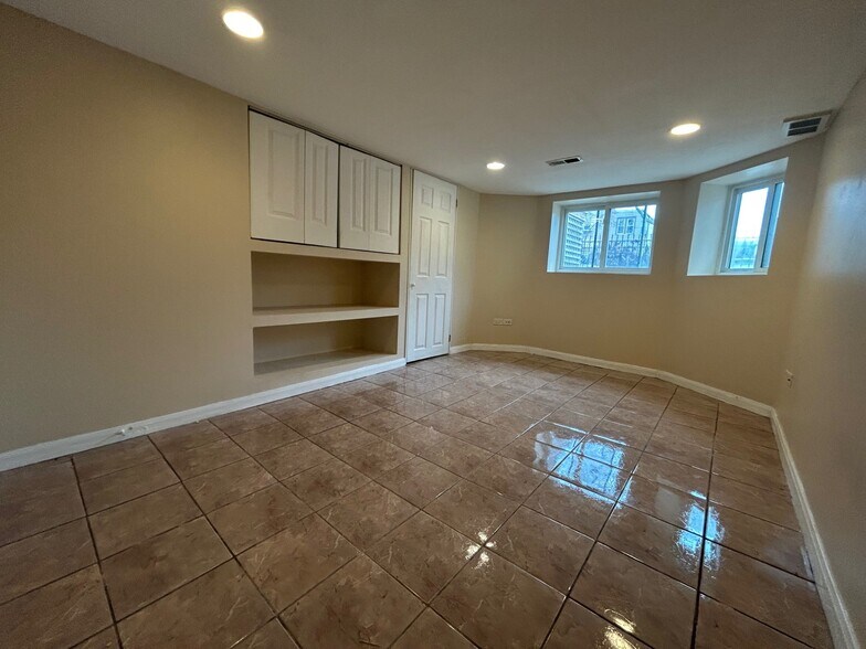 Building Photo - 3849 W School St