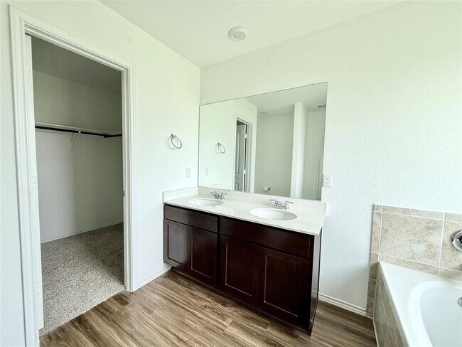 Building Photo - 140 Canley Lp