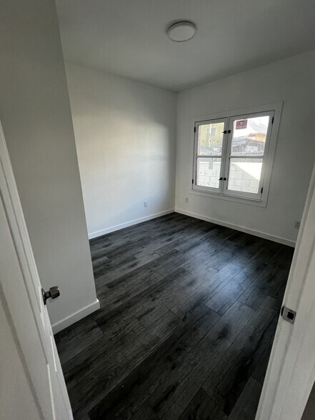 Building Photo - 1511 W 28th St