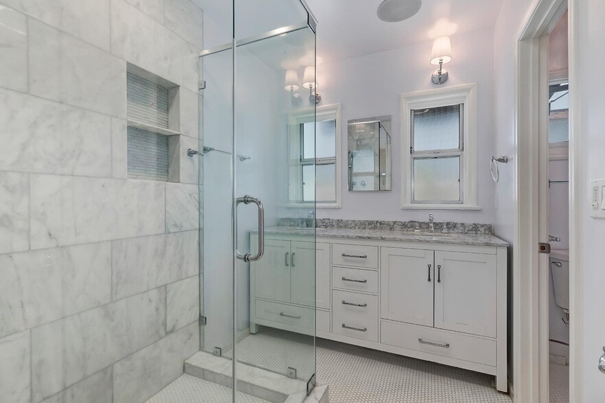 Main Bath - 8978 Norma Pl