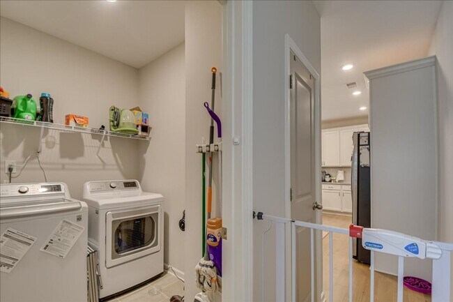 Building Photo - 211 Palisade Rdg