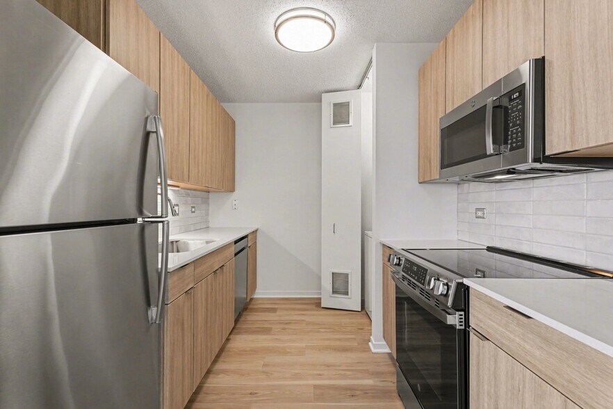 Building Photo - 433 W Grand Ave