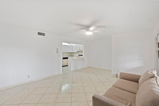 Building Photo - 441 Pine Glen Ln