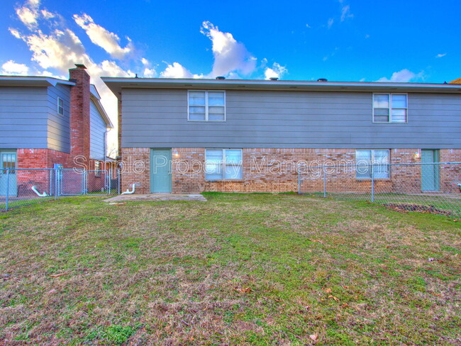 Building Photo - 8508 Candlewood Dr