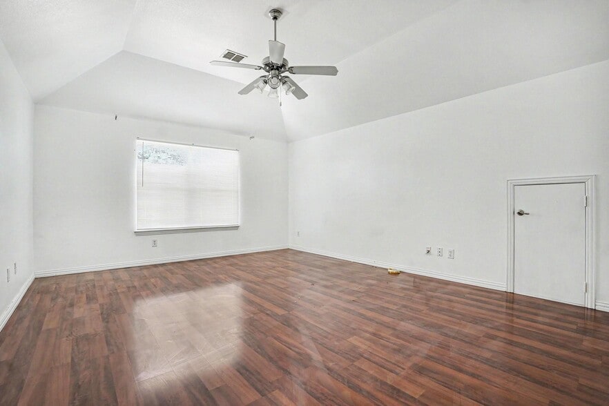 Building Photo - 3023 Riverwood Ln