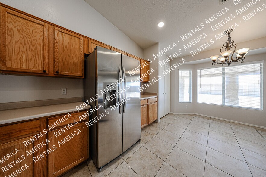 Building Photo - 4819 E Whitehall Dr