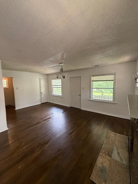 Primary Photo - 5121 Paseo Blvd