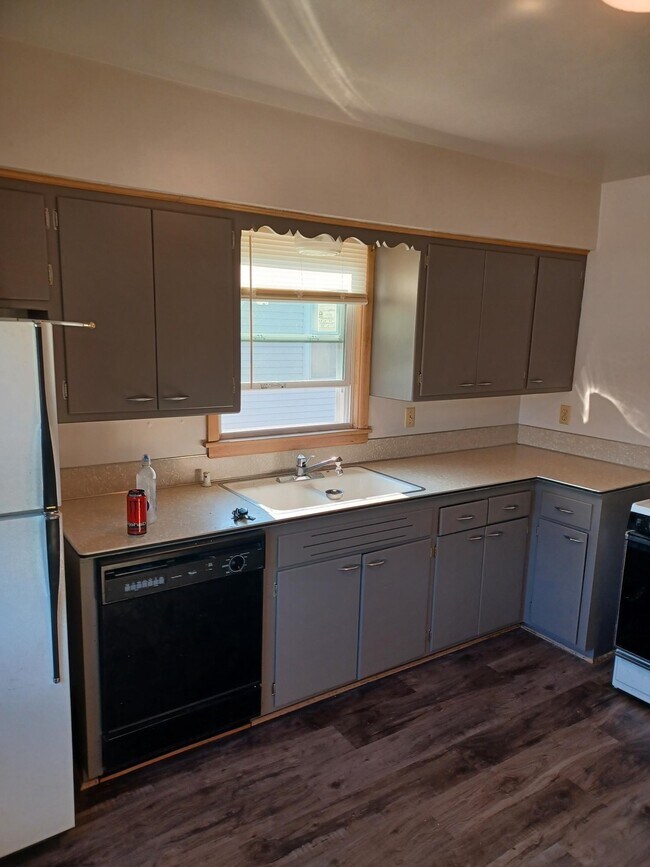 Building Photo - 7936 W Becher St