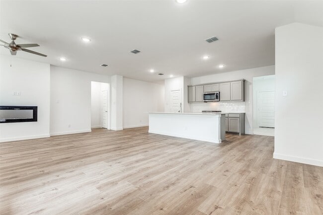 Building Photo - 4923 Bellhurst Dr