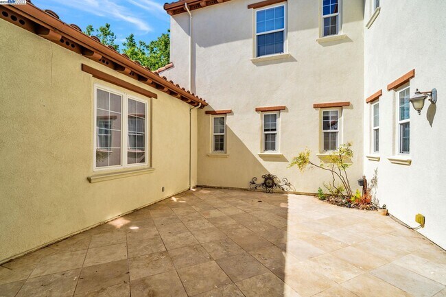 Building Photo - 2048 Feathermint Dr