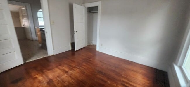 Building Photo - Beautiful 2 Bedroom / 1 Bath House