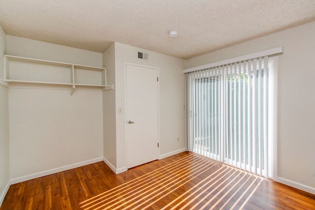 Building Photo - 5909 Manorwood Ct