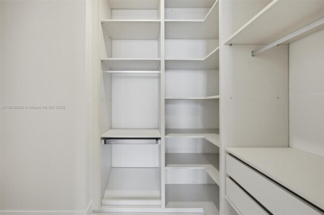 Building Photo - 700 NE 24th St