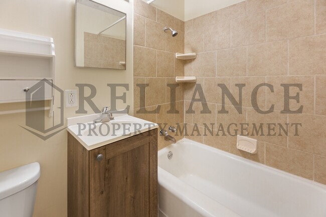 Building Photo - 1022 S Yale St