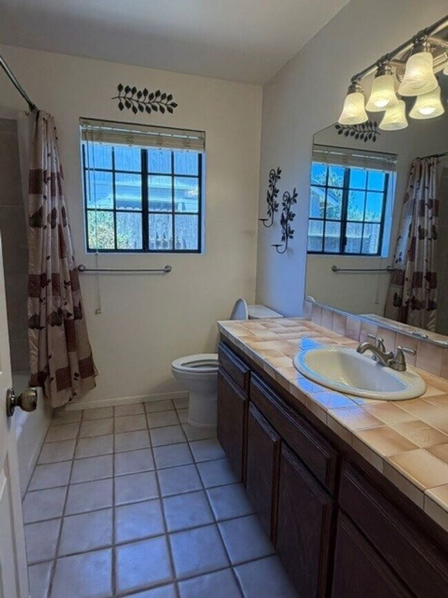 Building Photo - Three Bedroom Single Family Home