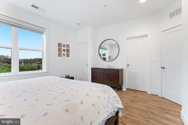 Building Photo - 3533 Bellflower Ln