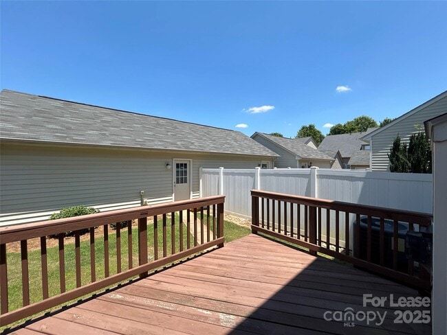 Building Photo - 8130 Bridgegate Dr